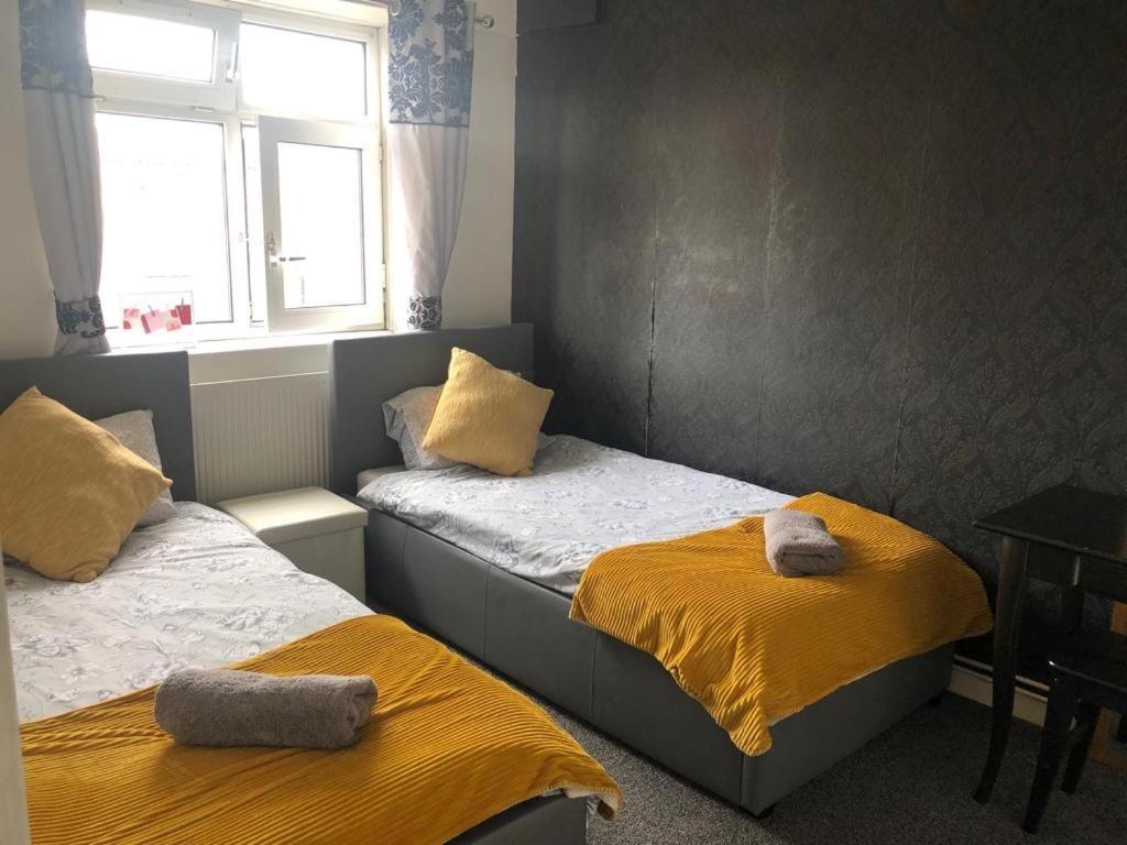 Готель London Budget Maisonette Екстер'єр фото